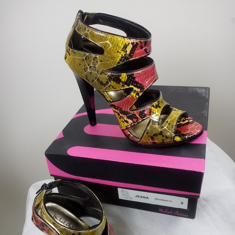 Snake print ladies shoe